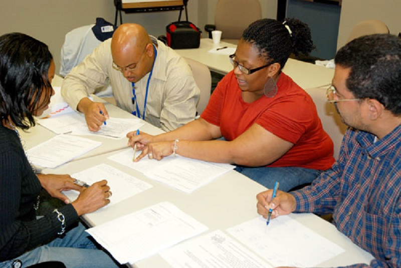 Rochelle Bennett (L), Kenneth Brown, La Tanza Humphrey and Geovanny Osorio work together on a critical-thinking exercise.