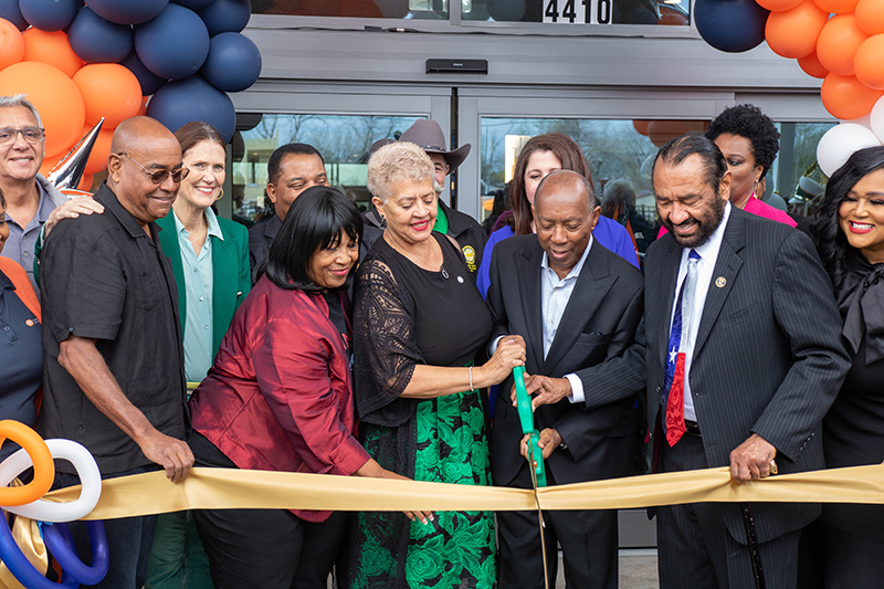 Sunnyside Ribbon Cutting Photo 1